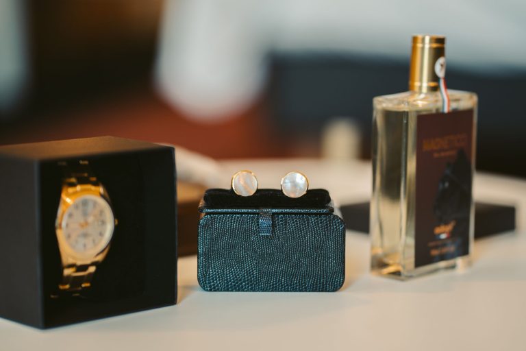 Perfumy dla pana młodego: jak dobrać trwały zapach na dzień ślubu
